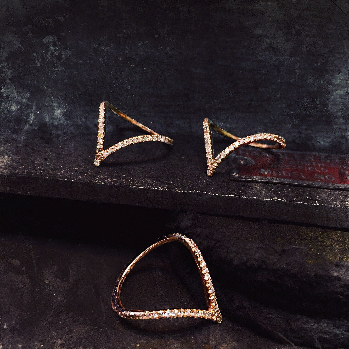 Diamond V Ring
