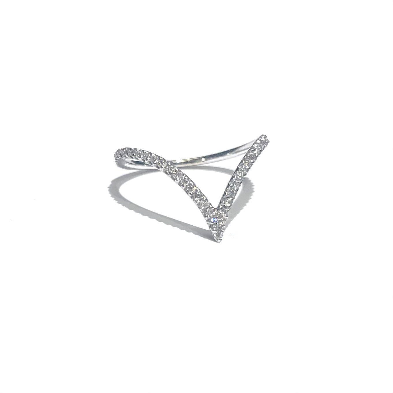 Diamond V Ring