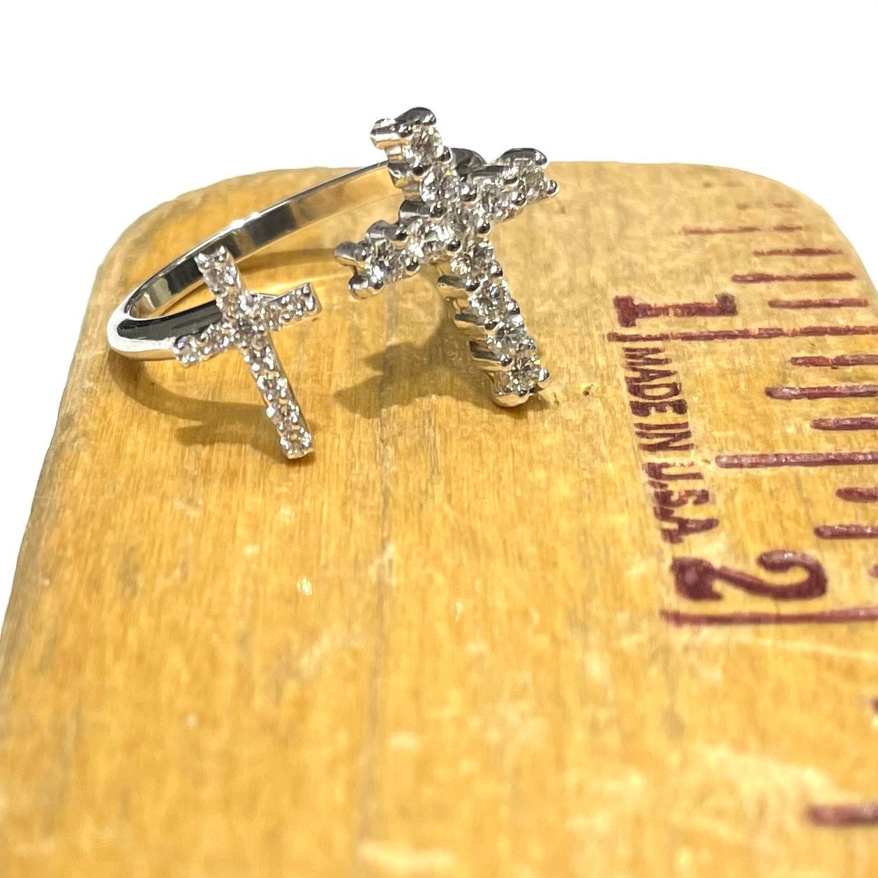 Double Diamond Cross Ring
