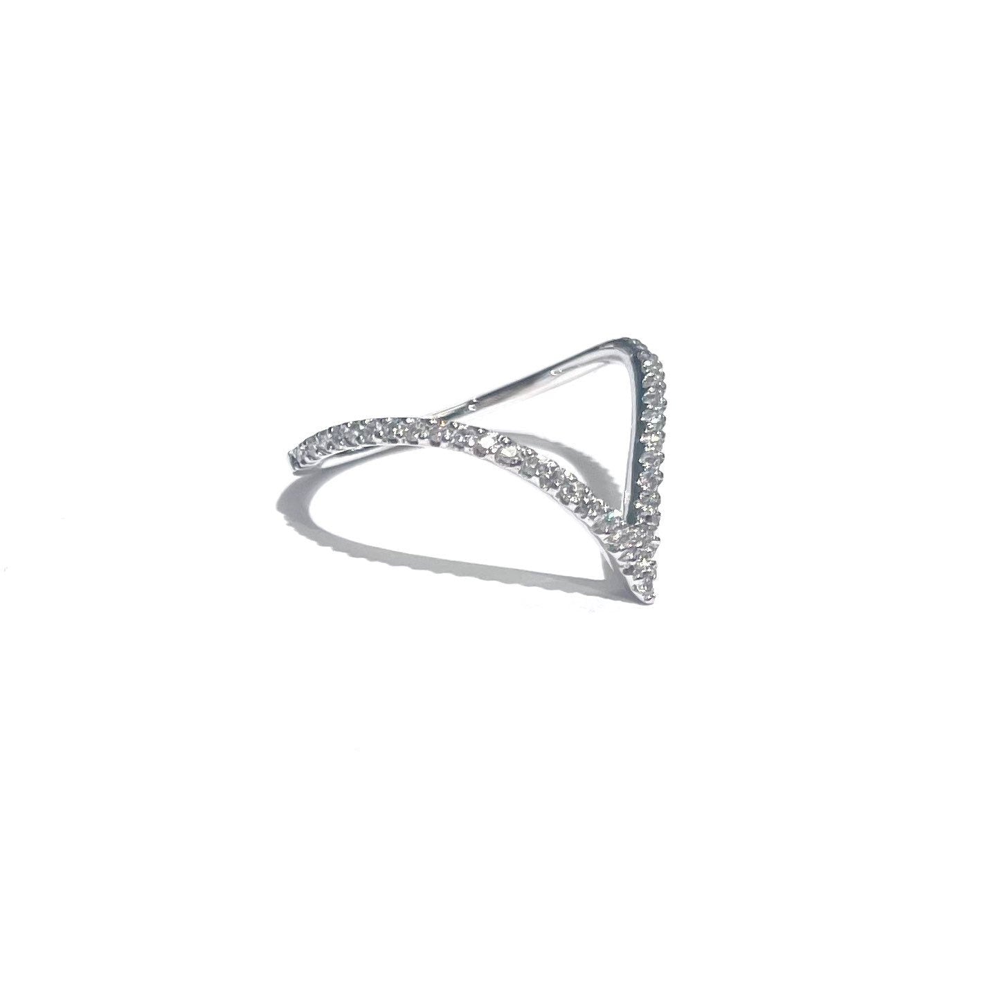 Diamond V Ring