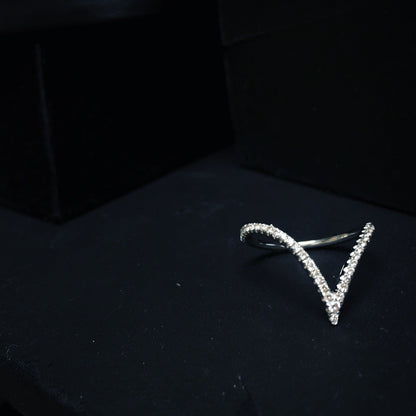 Diamond V Ring